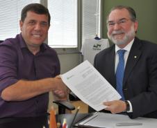 O prefeito de São Miguel do Iguaçu, Claudiomiro da Costa Dutra, assinou um contrato de financiamento com a Fomento Paraná, nesta terça-feira (15/9), para o projeto de recuperação estrutural do prédio do Paço Municipal Abel Bez Batti. Os recursos, no valor de R$ 1,05 milhão, são do Sistema de Financiamento aos Municípios (SFM).