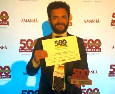 O diretor administrativo e financeiro, Heraldo Neves, participa da cerimônia de premiação do ranking empresarial Grandes Líderes - 500 Maiores do Sul, promovido pela revista Amanhã e realizado em Porto Alegre, na noite desta quinta-feira (5). A Fomento Paraná é primeiro lugar no ranking no quesito rentabilidade, entre empresas do setor financeiro, com 52,25% de rentabilidade sobre a receita líquida.