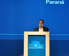 Juraci Barbosa, presidente da Fomento Paraná, Vitor Tioqueta, diretor superintendente do Sebrae/PR, Irene Viotti, autora do livro "Microcrédito - construindo histórias no Paraná", durante o Encontro Estadual de Agentes - Fomento Paraná e Sebrae/PR, em Foz do Iguaçu. 