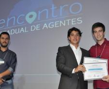 Agentes de crédito e desenvolvimento que tiveram atuação destacada no número de contratos de financiamento firmados no ano de 2015 nos respectivos municípios foram homenageados pela Fomento Paraná e o Sebrae/PR, durante o ENCONTRO ESTADUAL DE AGENTES, em Foz do Iguaçu, dias 16 e 17/11.
AGENTE DE DESTAQUE
* Municípios de 15 a 30 mil habitantes: Altônia - Paulo Henrique Massacato