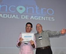 Agentes de crédito e desenvolvimento que tiveram atuação destacada no número de contratos de financiamento firmados no ano de 2015 nos respectivos municípios foram homenageados pela Fomento Paraná e o Sebrae/PR, durante o ENCONTRO ESTADUAL DE AGENTES, em Foz do Iguaçu, dias 16 e 17/11.

AGENTE DE DESTAQUE
* Municípios até 5 mil habitantes: Cruzeiro do Sul - agente Paulo Pessini
