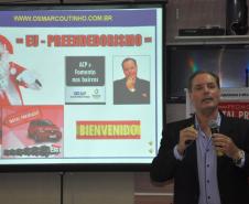 Na quinta-feira (3) um grupo de pouco mais de 150 empreendedores locais da região do bairro Fazendinha e CIC Norte participou de um encontro promovido pelas entidades organizadoras. Na imagem, o palestrante Osmar Coutinho.