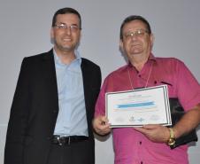 O agente de crédito e desenvolvimento do Banco do Empreendedor Otto Luiz Haab recebeu o prêmio como Agente Destaque 2015 em evento realizado em Foz do Iguaçu.