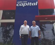 Lourival Bizeski, da Rádio Táxi Capital, com Lúcio Roberto Natal.