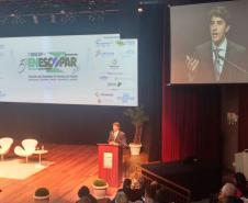 Encontro das Empresas de Serviços do Paraná recebeu mais de 400 empresários para debater estratégias inovadoras nos negócios. Evento é um dos maiores do setor de serviços no estado.