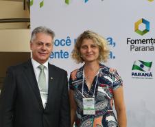 Encontro das Empresas de Serviços do Paraná recebeu mais de 400 empresários para debater estratégias inovadoras nos negócios. Evento é um dos maiores do setor de serviços no estado.