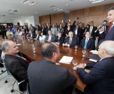 Governador Beteo Richa assina autorização de licitação e homologação para pavimentação, sinalização e urbanização de 23 municípios
