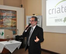O novo fundo de capital semente Criatec 3 foi apresentado nesta quinta (17), em evento realizado na sede do BRDE em Curitiba, com participação da Fomento Paraná, BRDE, Secretaria de Estado da Ciência e Tecnologia e representantes de dezenas de entidades e empresas voltadas à tecnologia e à inovação no estado. Na imagem o presidente da Fomento Paraná, Juraci Barbosa. Curitiba, 17 de março de 2016.