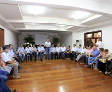 O diretor de Mercado e Relações Institucionais da Fomento Paraná, Luiz Renato Hauly, acompanha o governador Beto Richa em conversa a expositores e produtores rurais, durante a ExpoLondrina.