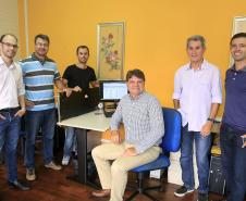 WNI Soluções Wireless e Conectividade, investiu os recursos captados na Fomento Paraná, no sistema Dashboard Multioperadora. N/F: presidente da WNI, Nóbile Scandelari Jr. Na foto, equipe que desenvolveu o sistema.
