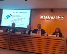 Fórum Sistema Nacional de Fomento, promovido pela Associação Brasileira de Instituições Financeiras de Desenvolvimento (ABDE), no Rio de Janeiro, debate Desenvolvimento e Redução das Desigualdades Regionais. Juraci Barbosa, presidente da Fomento Paraná, participa da mesa de debates.