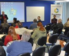A Fomento Paraná conclui nesta sexta-feira (29) a capacitação de uma nova turma de agentes de crédito. São 49 pessoas que atuam em prefeituras e outras instituições parceiras em todo o Paraná. No total, são 45 municípios representados nessa turma. 