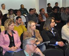 Palestra de técnico da Fomento Paraná durante o workshop "Linhas de Financiamento para 2016", promovido pela Abimaq, em Curitiba.