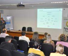 Palestra de técnico da Fomento Paraná durante o workshop "Linhas de Financiamento para 2016", promovido pela Abimaq, em Curitiba.