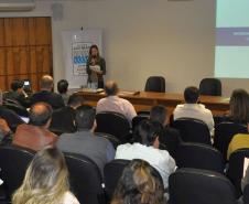 Palestra de técnico do BNDES durante o workshop "Linhas de Financiamento para 2016", promovido pela Abimaq, em Curitiba.