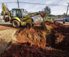Pavimentação da rua Willian Fernando Lunardon, no Jardim Nesita, Campina Grande do Sul. As obras na rua são financiadas com recursos da Fomento Paraná. Foto: Pedro Ribas/ANPr