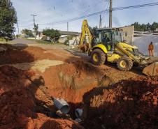 Pavimentação da rua Willian Fernando Lunardon, no Jardim Nesita, Campina Grande do Sul. As obras na rua são financiadas com recursos da Fomento Paraná. Foto: Pedro Ribas/ANPr
