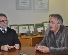 O presidente da Fomento Paraná, Juraci Barbosa, recebeu o presidente da Associação das Centrais de Rádio Táxi (Acert), Luiz Carlos Kubitzki, o vereador curitibano Jairo Marcelino e os representantes de centrais de rádio táxi Maurício Pereira (Rádio Táxi Capital); Juarez dos Santos (Radio Táxi Pinhais); e Reinaldo Molletta (Cooperativa Aerotáxi, de São José dos Pinhais). 
