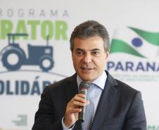 Governador Beto Richa e a Secretária da Familía e Desenvolvimento Social, Fernanda Richa, junto com o Secretaria da Agricultura e do Abastecimento, Norberto Anacleto Ortigara, participam da entrega de tratores do Programa Trator Solidário.Fotos:Rogério Machado/SECS