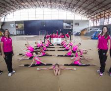 Equipe da Associação de Ginástica Ritmica, patrocinada pela Fomento Paraná, com as treinadoras, Marcia Naves, Kareen Priscilla Bandeira Cunha, Fabiana Pace Niedzwiedz e Valdenize Cunhago. Foto: Pedro Ribas/ANPr