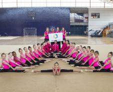 Equipe da Associação de Ginástica Ritmica, patrocinada pela Fomento Paraná, com as treinadoras, Marcia Naves, Kareen Priscilla Bandeira Cunha, Fabiana Pace Niedzwiedz e Valdenize Cunhago. Foto: Pedro Ribas/ANPr