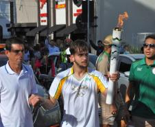 Iuri Mota, assistente administrativo da Fomento Paraná, foi um dos condutores da tocha olímpica na passagem por Curitiba em 14/7/2016.