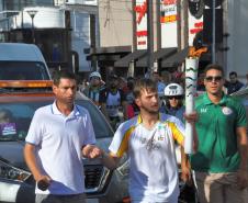 Iuri Mota, assistente administrativo da Fomento Paraná, foi um dos condutores da tocha olímpica na passagem por Curitiba em 14/7/2016.