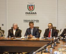 O governador Beto Richa formalizou a abertura da linha de crédito da Fomento Paraná. Serão R$10 milhões para financiar o investimento das emissoras em equipamentos e reformas da estrutura física para passar a transmitir o sinal em FM. 