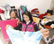 Dona de uma loja de roupas no município de Palmeira, nos Campos Gerais, Rosi das Neves, 50 anos, teve acesso à linha de crédito Paraná Juro Zero, um financiamento criado pela Fomento Paraná, sem cobrança de juros, para famílias atendidas pelo Família Paranaense que queiram montar ou ampliar seu negócio. 