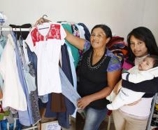 Dona de uma loja de roupas no município de Palmeira, nos Campos Gerais, Rosi das Neves, 50 anos, teve acesso à linha de crédito Paraná Juro Zero, um financiamento criado pela Fomento Paraná, sem cobrança de juros, para famílias atendidas pelo Família Paranaense que queiram montar ou ampliar seu negócio. 