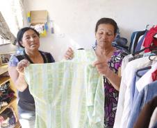 Dona de uma loja de roupas no município de Palmeira, nos Campos Gerais, Rosi das Neves, 50 anos, teve acesso à linha de crédito Paraná Juro Zero, um financiamento criado pela Fomento Paraná, sem cobrança de juros, para famílias atendidas pelo Família Paranaense que queiram montar ou ampliar seu negócio. 