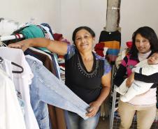 Dona de uma loja de roupas no município de Palmeira, nos Campos Gerais, Rosi das Neves, 50 anos, teve acesso à linha de crédito Paraná Juro Zero, um financiamento criado pela Fomento Paraná, sem cobrança de juros, para famílias atendidas pelo Família Paranaense que queiram montar ou ampliar seu negócio. 