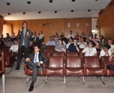 Palestra promovida pela UniFomento nesta terça (18/10) com Ike Weber, um jornalista curitibano que se anuncia como executivo, empreendedor e viajante, para transmitir noções e conceitos de empreendedorismo.