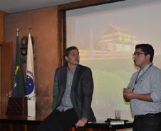 Palestra promovida pela UniFomento nesta terça (18/10) com Ike Weber, um jornalista curitibano que se anuncia como executivo, empreendedor e viajante, para transmitir noções e conceitos de empreendedorismo.