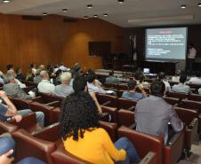 UniFomento promove palestra com pesquisadores do Ipardes para apresentar estudo sobre a evolução dos indicadores do Paraná.
Na imagem, Roberto Carlos de Oliveira e Silva faz apresentação.