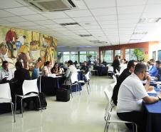 A Administração dos Portos de Paranaguá e Antonina (Appa), em parceria com o Sebrae e a Fomento Paraná, promoveram uma Rodada de Negócios no Porto de Paranaguá, nesta quinta-feira (25), com o objetivo de aproximar clientes e fornecedores que prestam serviços para empresas ligadas à área portuária.