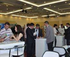 Encontro de Prefeitas e Prefeitos Eleitos - Gestão 2017-2020, promovido pelo Governo do Paraná, em parceria com o Sebrae/PR, em Foz do Iguaçu, de 29 de novembro a 2 de dezembro de 2016.
Na imagem, atendimento de prefeitos no estande da Fomento Paraná.