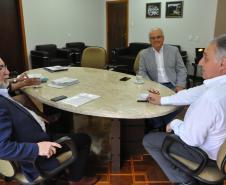 O presidente da Fomento Paraná, Juraci Barbosa, e o diretor de Operações do Setor Público, Omar Sabbag Filho, reuniram-se com o prefeito de Campo Largo, Marcelo Puppi, nesta quinta (17/2), para falar sobre novos financiamentos para apoiar empreendedores privados do município, bem como para obras públicas.