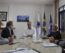 O presidente da Fomento Paraná, Juraci Barbosa, e o diretor de Operações do Setor Público, Omar Sabbag Filho, reuniram-se com o prefeito de Campo Largo, Marcelo Puppi, nesta quinta (17/2), para falar sobre novos financiamentos para apoiar empreendedores privados do município, bem como para obras públicas. 