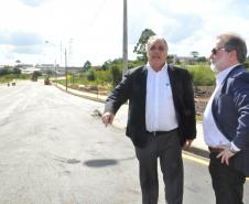 O presidente da Fomento Paraná, Juraci Barbosa, e o diretor de Operações do Setor Público, Omar Sabbag Filho, reuniram-se com o prefeito de Campo Largo, Marcelo Puppi, nesta quinta (17/2), para falar sobre novos financiamentos para apoiar empreendedores privados do município, bem como para obras públicas. 