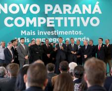 O governador Beto Richa assinou nesta quinta-feira (16) em evento no Palácio Iguaçu o decreto que estabelece as novas regras do programa, que passa a incluir mais segmentos, como e-commerce, comércio atacadista e varejista, e a permitir a utilização de créditos de ICMS para investimentos. Curitiba,16/03/2017 Foto: Jaelson Lucas / ANPr