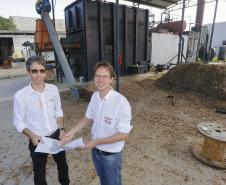 Rodrigo Duarte e Silvio Dalmolin, sócios da Solidda Energia, fabricante de  turbinas a vapor a partir de biomassa. Crédito da Fomento Paraná ajudou no desenvolvimento do projeto das turbinas. Foto: Arnaldo Alves / ANPr.