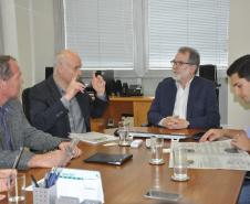 O presidente da ACIAI, empresário Oscar Muchau, acompanhado do secretário municipal de Desenvolvimento, Luis Antonio Andreassa, o vereador Rogerio Kuhn e o jornalista Nilton Pabis, da Folha de Irati, foram recebidos pelo presidente da Fomento Paraná, Juraci Barbosa. No encontro foi discutida a formalização da parceria, que prevê a criação de um espaço e da contratação e capacitação de um agente de crédito para atuar na ACIA para oferta de linhas de crédito aos empreendedores locais.