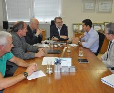 O presidente da ACIAI, empresário Oscar Muchau, acompanhado do secretário municipal de Desenvolvimento, Luis Antonio Andreassa, o vereador Rogerio Kuhn e o jornalista Nilton Pabis, da Folha de Irati, foram recebidos pelo presidente da Fomento Paraná, Juraci Barbosa. No encontro foi discutida a formalização da parceria, que prevê a criação de um espaço e da contratação e capacitação de um agente de crédito para atuar na ACIA para oferta de linhas de crédito aos empreendedores locais.