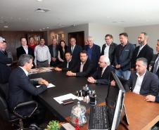 Mais 27 municípios foram autorizados a iniciar processo visando a obtenção de financiamento junto ao Governo do Estado para investir em melhorias urbanas. Os recursos somam R$ 45,3 milhões. A autorização para início dos trâmites foi dada pelo governador Beto Richa em encontro com os prefeitos, no Palácio Iguaçu, em Curitiba. 