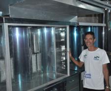 Marcelino fabrica artefaros de inox, como máquinas de shawarma, churrasqueiras, espetos e copos de tereré. Crédito da Fomento Paraná ajudou empreendedor na compra de máquinas e reforma do barracão.