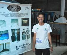 Marcelino fabrica artefaros de inox, como máquinas de shawarma, churrasqueiras, espetos e copos de tereré. Crédito da Fomento Paraná ajudou empreendedor na compra de máquinas e reforma do barracão.