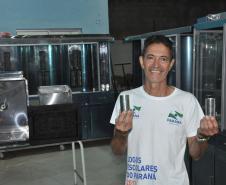 Marcelino fabrica artefaros de inox, como máquinas de shawarma, churrasqueiras, espetos e copos de tereré. Crédito da Fomento Paraná ajudou empreendedor na compra de máquinas e reforma do barracão.