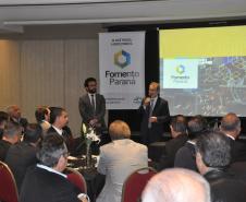 O presidente da Fomento Paraná, Juraci Barbosa, o diretor Administrativo e Financeiro, Heraldo Neves, com diretores e parte do corpo técnico da instituição, reuniram líderes empresariais e gestores de entidades do terceiro setor, nesta terça (6/6), para apresentar o Relatório de Gestão e Histórias de Transformação 2011-2016. 