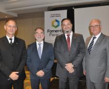 O presidente da Fomento Paraná, Juraci Barbosa, o diretor Administrativo e Financeiro, Heraldo Neves, com diretores e parte do corpo técnico da instituição, reuniram líderes empresariais e gestores de entidades do terceiro setor, nesta terça (6/6), para apresentar o Relatório de Gestão e Histórias de Transformação 2011-2016. 